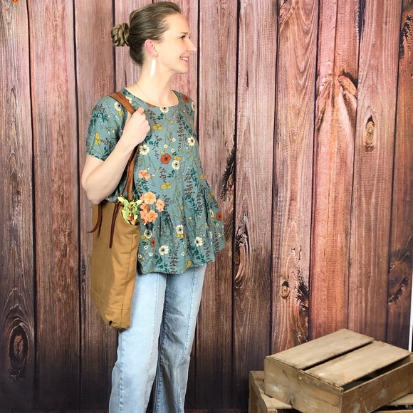 Flowery Top 🌼 - Picture 2 of 5